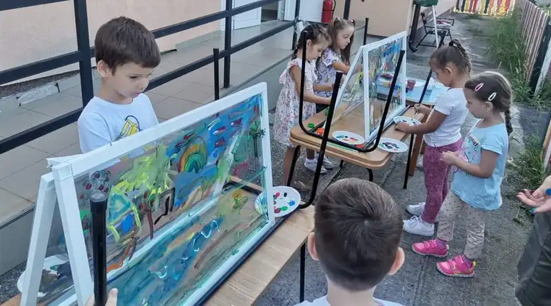 Galicea - Școala de vară - Copii care pictează